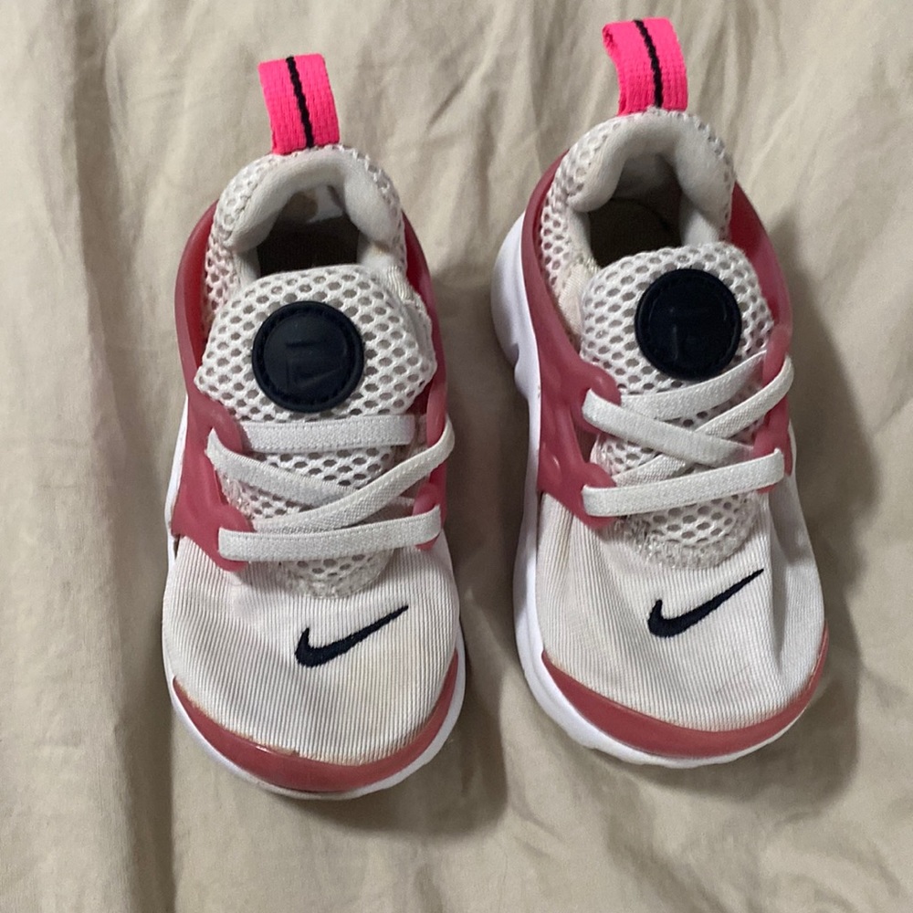 Little girls 7C Nikes GUC.